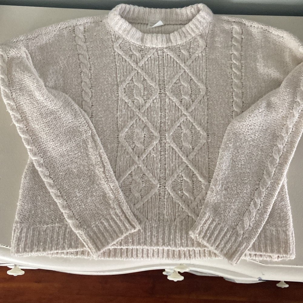 Abercrombie & Fitch Kids Cable Knit Sweater in cream. Girls size 11/12